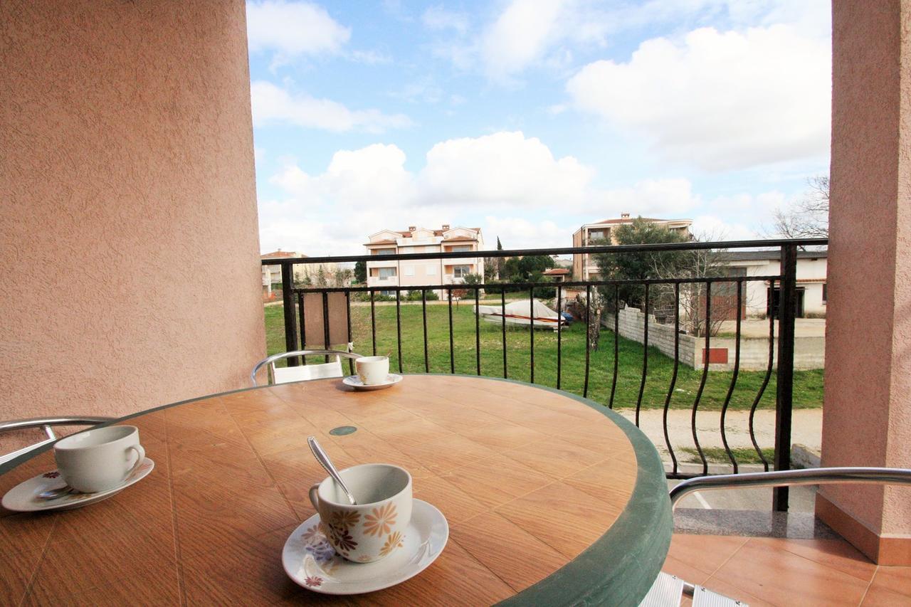 Apartment Bilic With Balcony Пореч Экстерьер фото