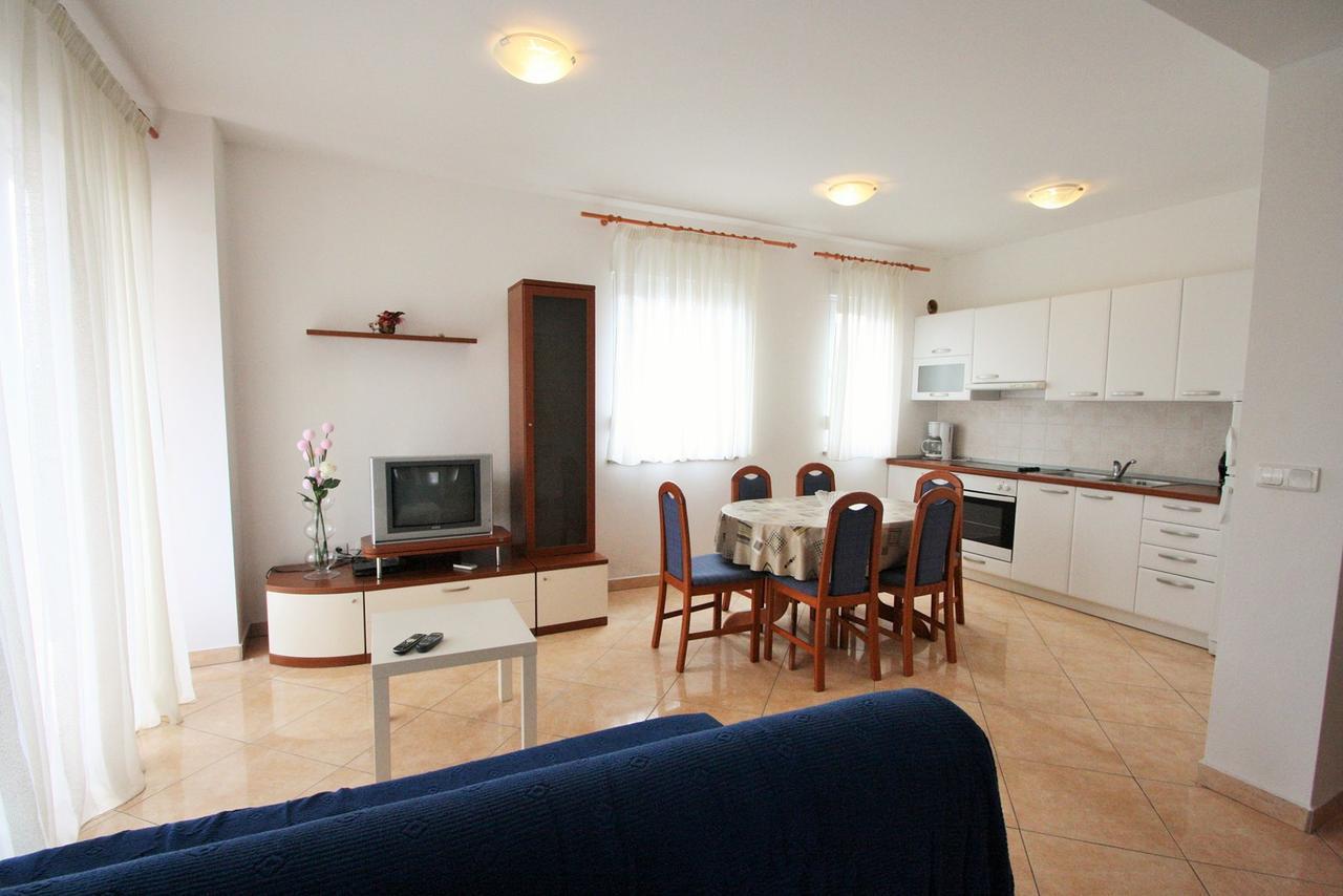Apartment Bilic With Balcony Пореч Экстерьер фото