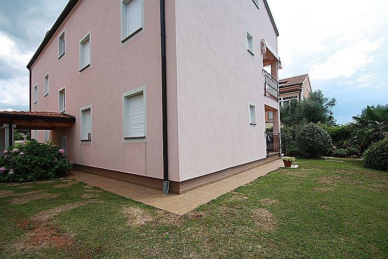 Apartment Bilic With Balcony Пореч Экстерьер фото